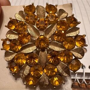 Sarah Coventry marigold brooch 1960’s